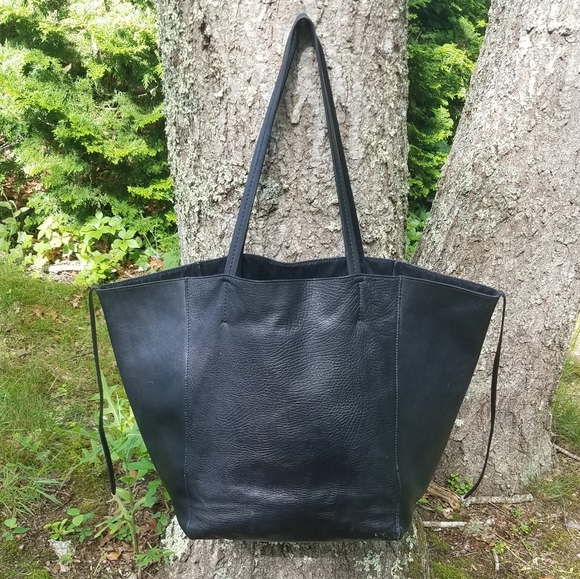 *Just Showing* Céline Phantom Cabas Leather - Picture 2 of 12